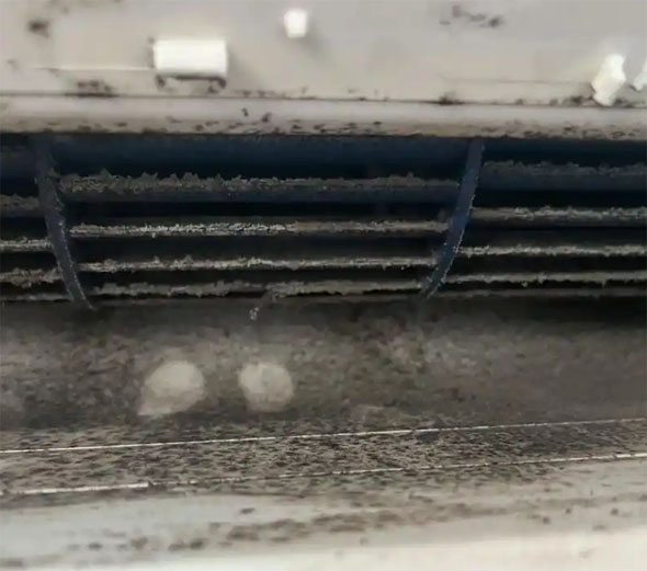 新蔡空调吹的风有股烧焦味是怎么回事